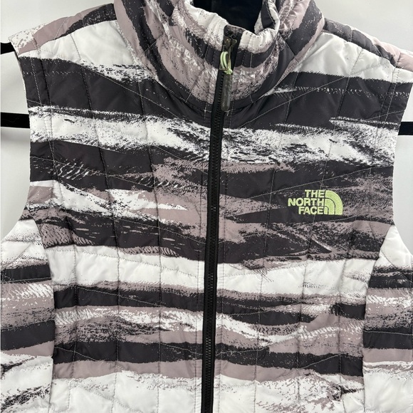 THE NORTH FACE Thermoball Vest Women's TNF Black Desert StripeWhite xs - Picture 14 of 14